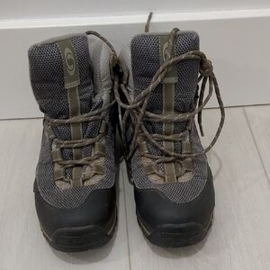 Salomon 6.5 US Contagrip Rugged Hiking Boots - Black and Gray